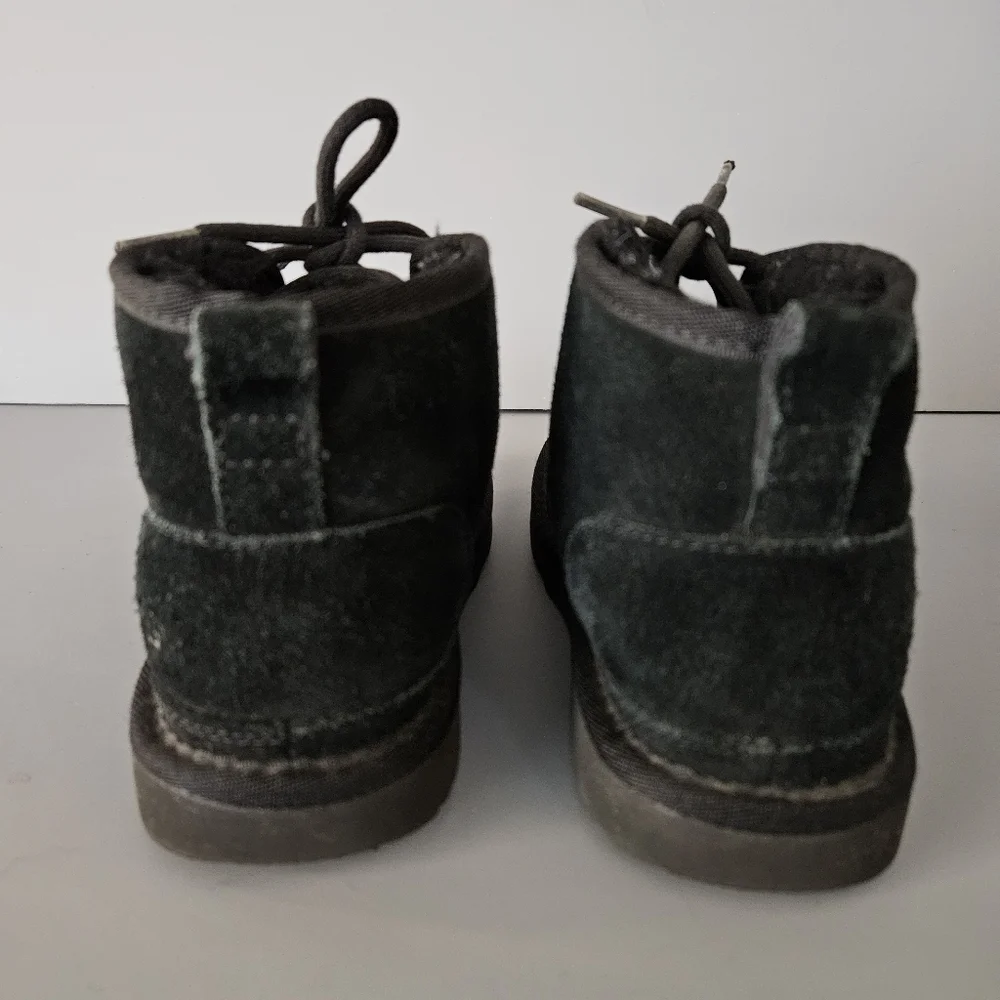 UGG Kids Neumel II Black Chukka Boots US 2 Toddler Suede Shearling Lace Up